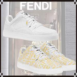 FENDI ロゴ ホワイトレザーロートップ スニーカー100904