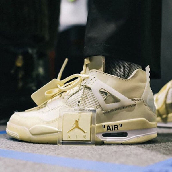 オフホワイト×ナイキ偽物OFF-WHITE×ナイキ AIR JORDAN4 SP WMNS SAIL CV9388-100